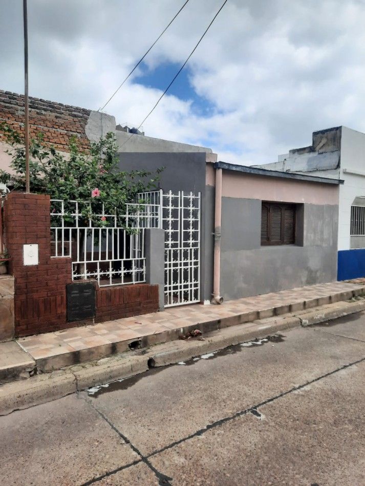 Imagen de la propiedad VENTA - CASA 3 HABITACIONES DENTRO DE BOULEVARES