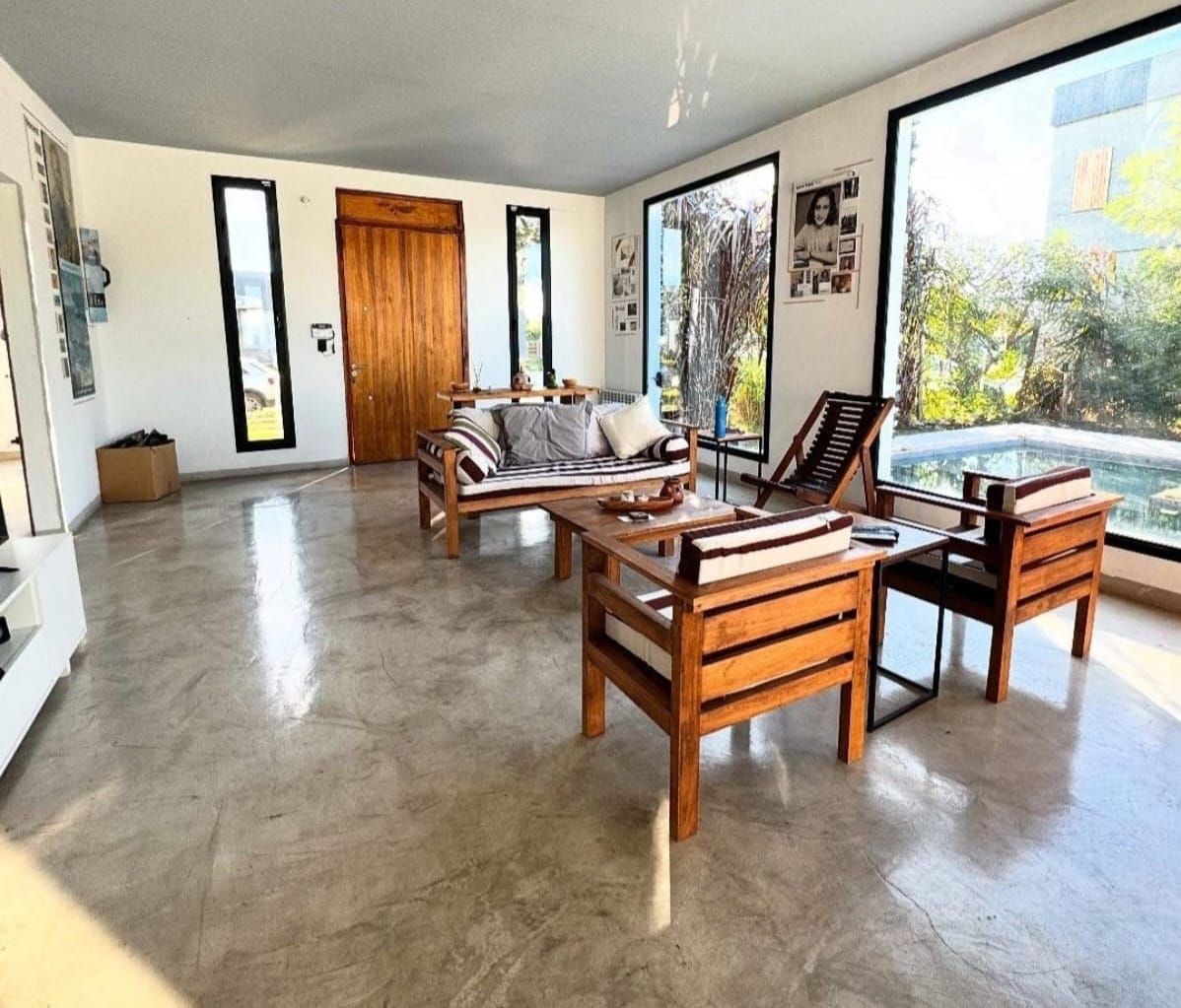Imagen de la propiedad CASA EN VENTA VANGUARDISTA CON PISCINA
