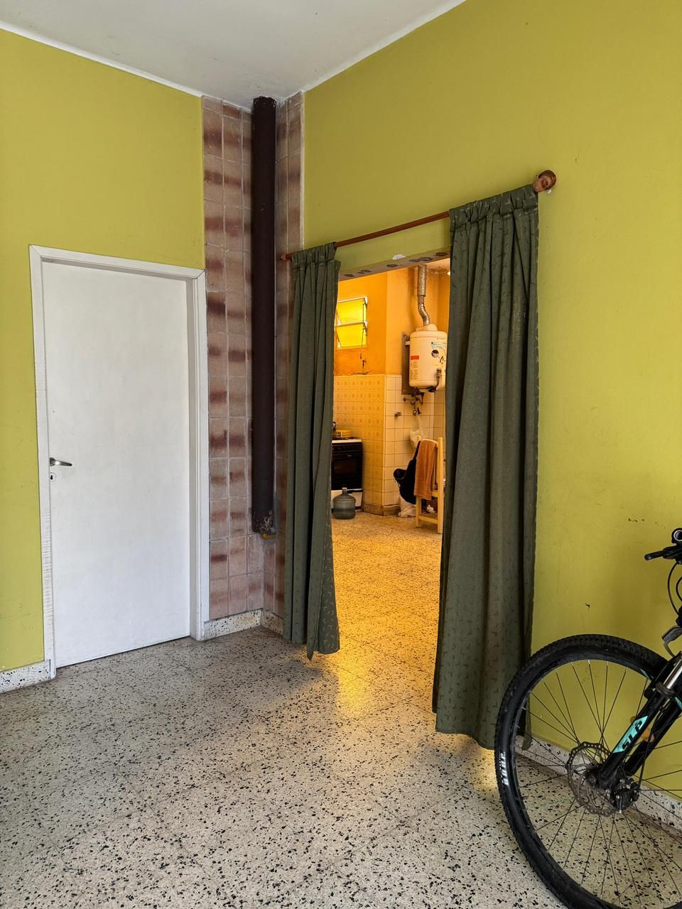 Imagen de la propiedad CASA + DEPARTAMENTO CON PILETA EN VENTA
