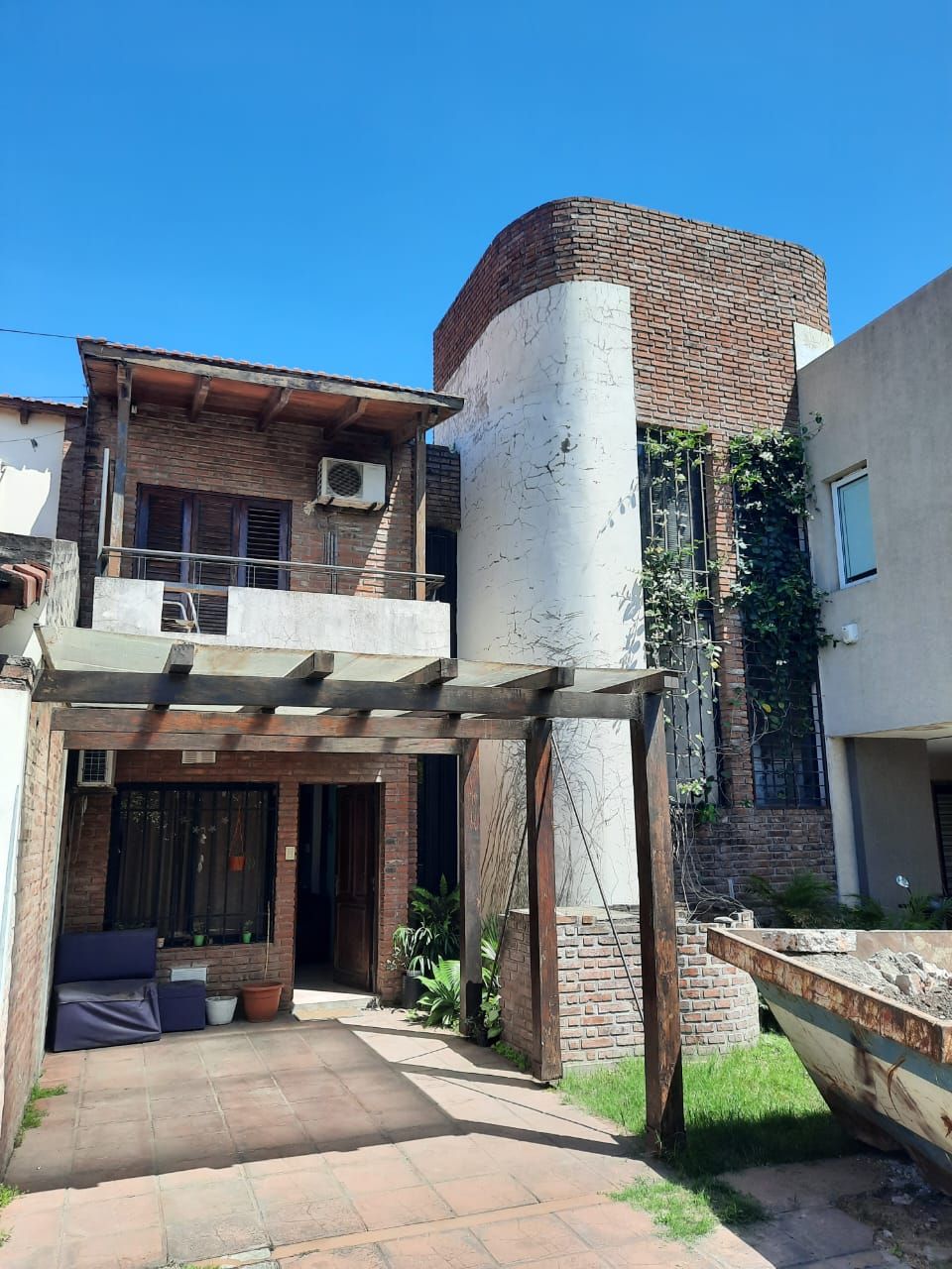 Imagen de la propiedad CASA DE DOS PLANTAS A LA VENTA (APTO CREDITO)