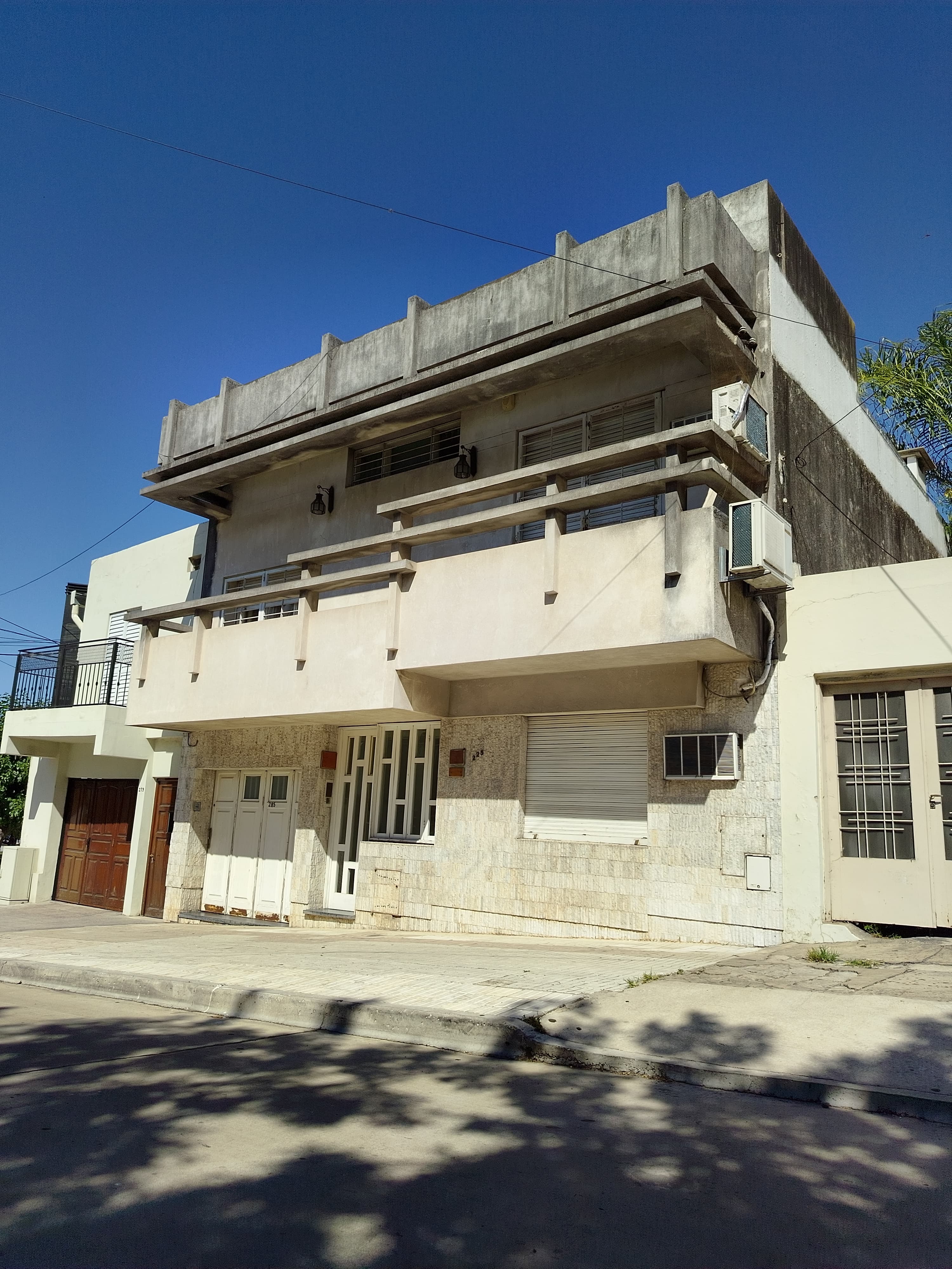 Imagen de la propiedad CASA EN VENTA - 5 HABITACIONES (APTA CREDITO)