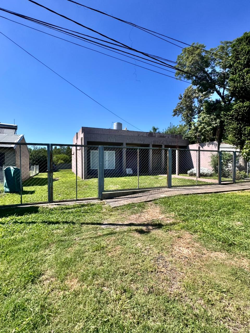 Imagen de la propiedad  CASA ESTILO MINIMALISTA SOBRE RUTA 12 EN VENTA