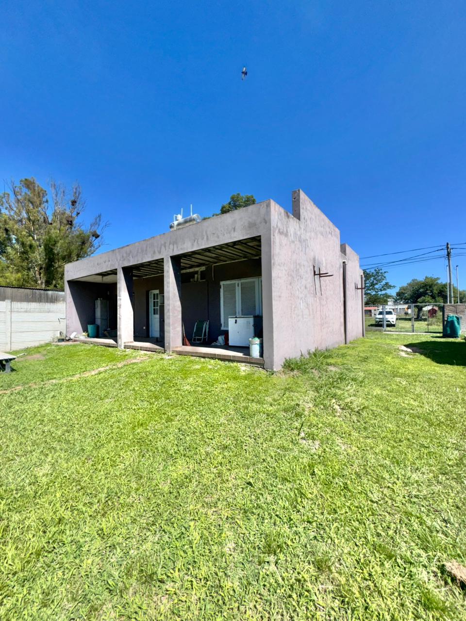 Imagen de la propiedad  CASA ESTILO MINIMALISTA SOBRE RUTA 12 EN VENTA