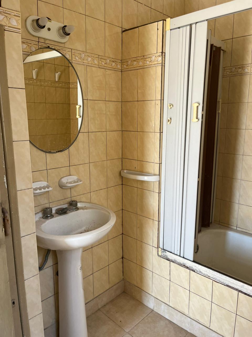 Imagen de la propiedad SE VENDE CASA EN MICROCENTRO (APTA CREDITO)