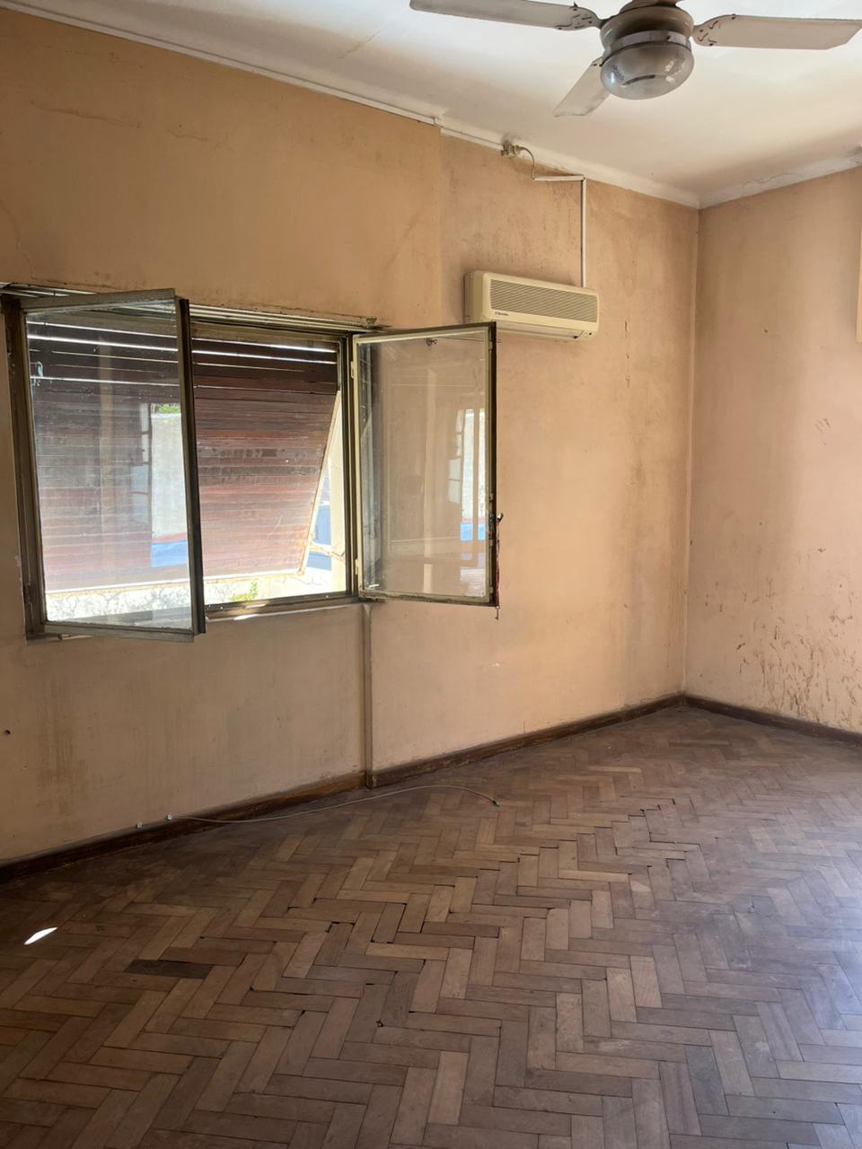 Imagen de la propiedad SE VENDE CASA EN MICROCENTRO (APTA CREDITO)