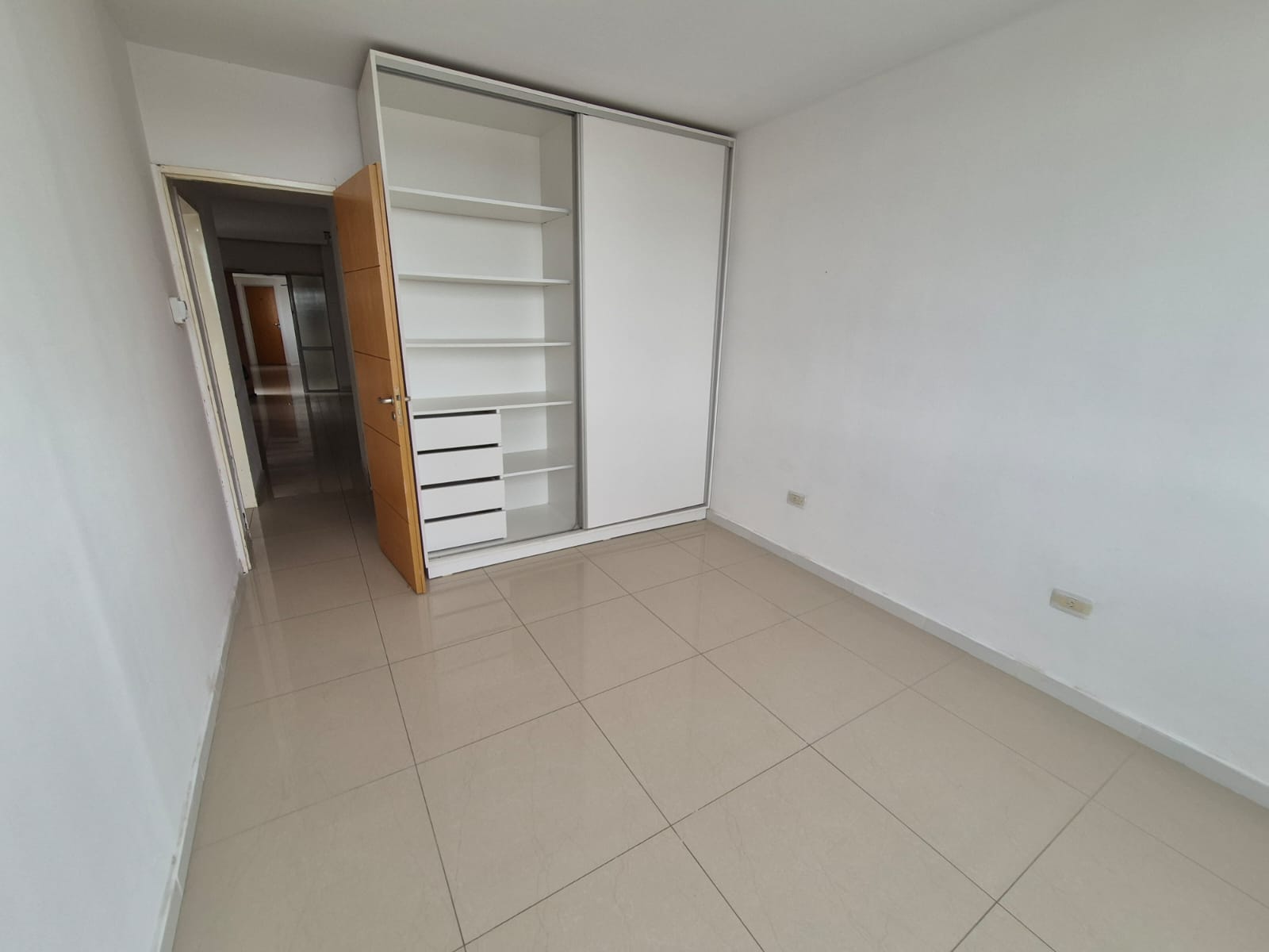 Imagen de la propiedad DEPARTAMENTO EN VENTA 2 DORMITORIO CON COCHERA (APTO CREDITO)