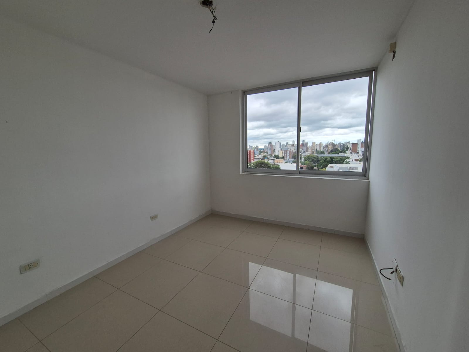 Imagen de la propiedad DEPARTAMENTO EN VENTA 2 DORMITORIO CON COCHERA (APTO CREDITO)