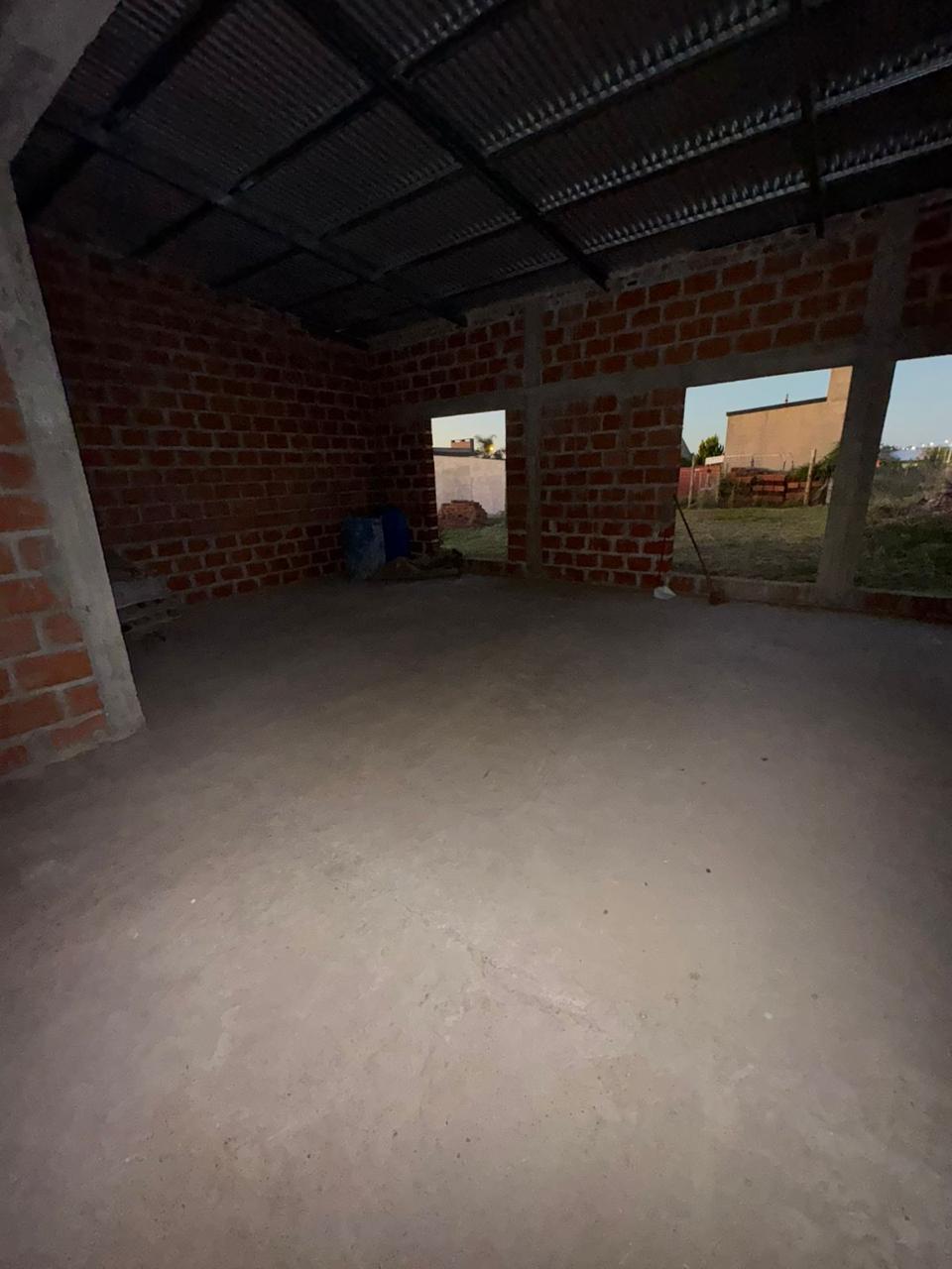 Imagen de la propiedad TERRENO CON CASA A TERMINAR EN VENTA