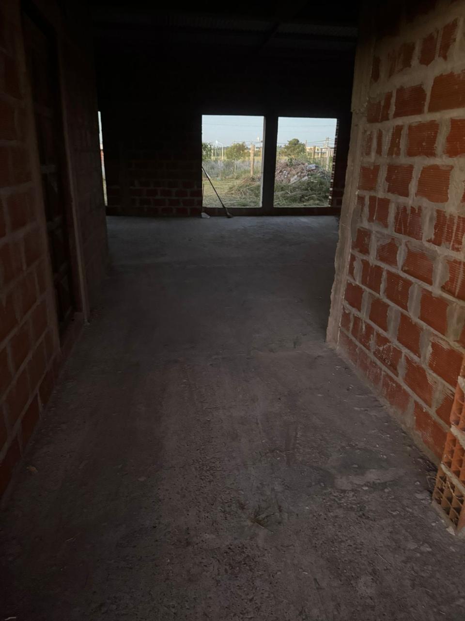 Imagen de la propiedad TERRENO CON CASA A TERMINAR EN VENTA