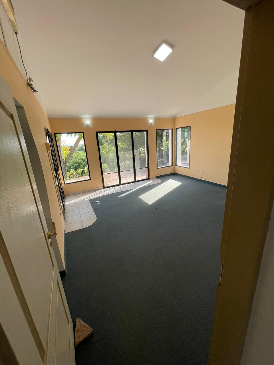 Imagen de la propiedad CASA EN VENTA - COLINA DEL GOLF