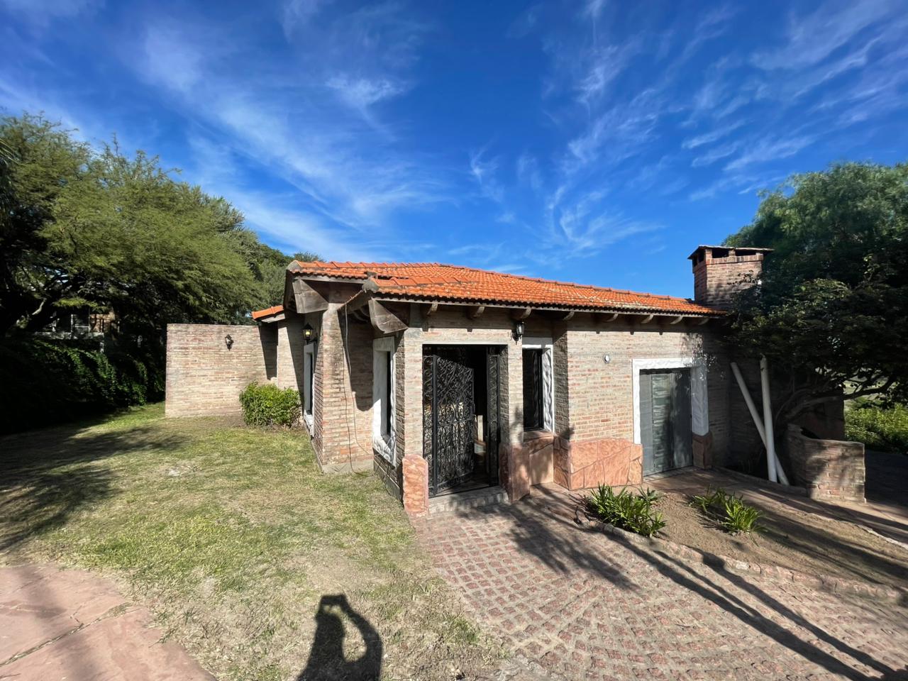Imagen de la propiedad CASA EN VENTA - COLINA DEL GOLF