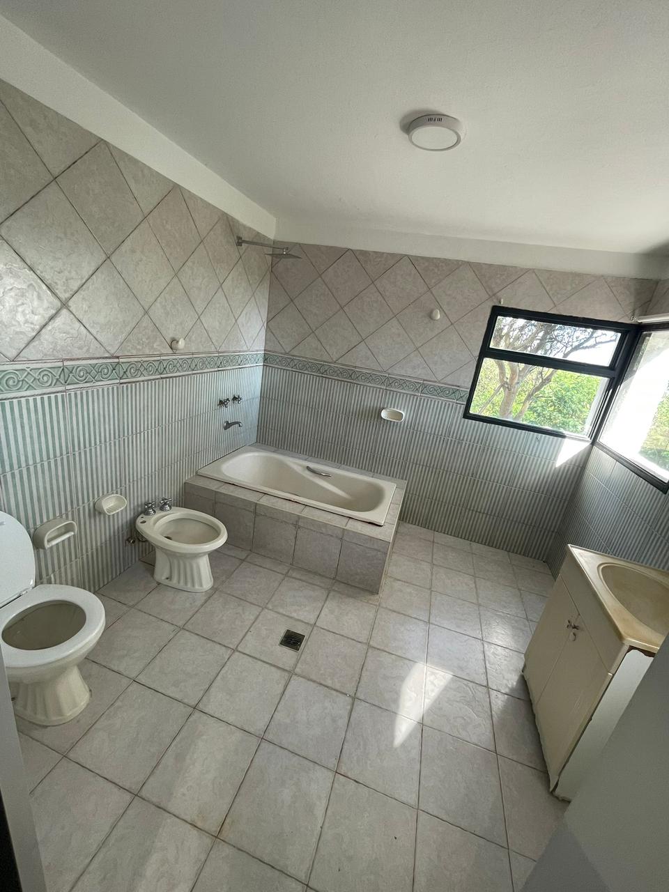 Imagen de la propiedad CASA EN VENTA - COLINA DEL GOLF